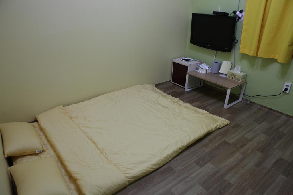 Yeosu Inn Hostel Exteriör bild